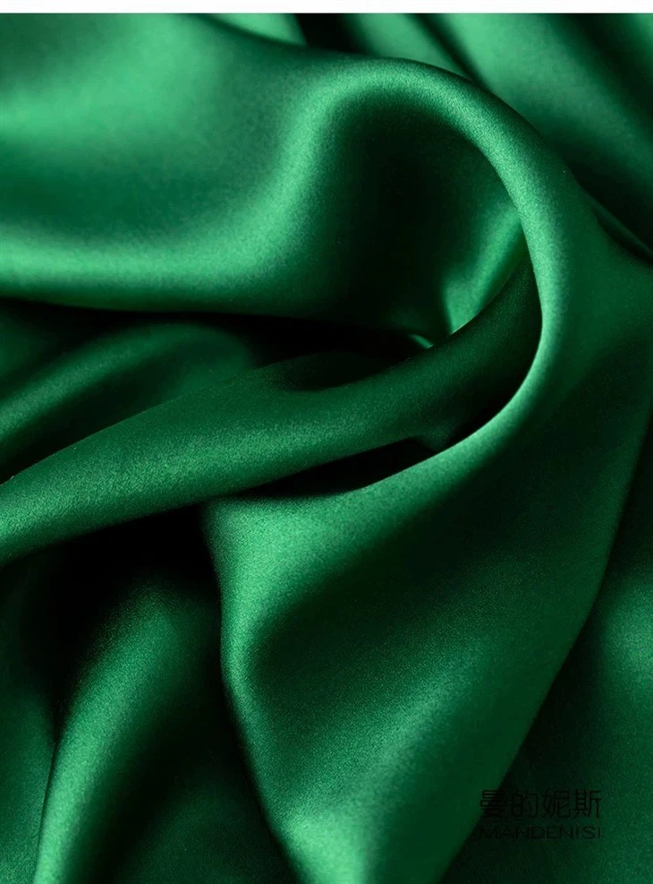 green-silk-satin-fabric06b84f1a-eff1-4d3e-b6d0-083e8628a218